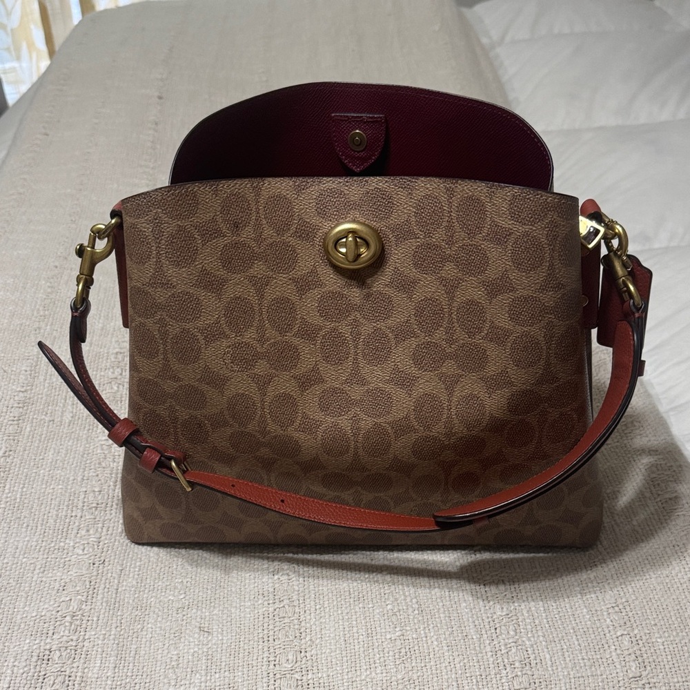Elegant Brown Shoulder Bag